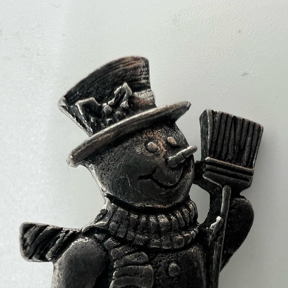 Vintage Pewter Snowman Brooch Signed 2000 Limited Edition Collection - Picture 12 of 12